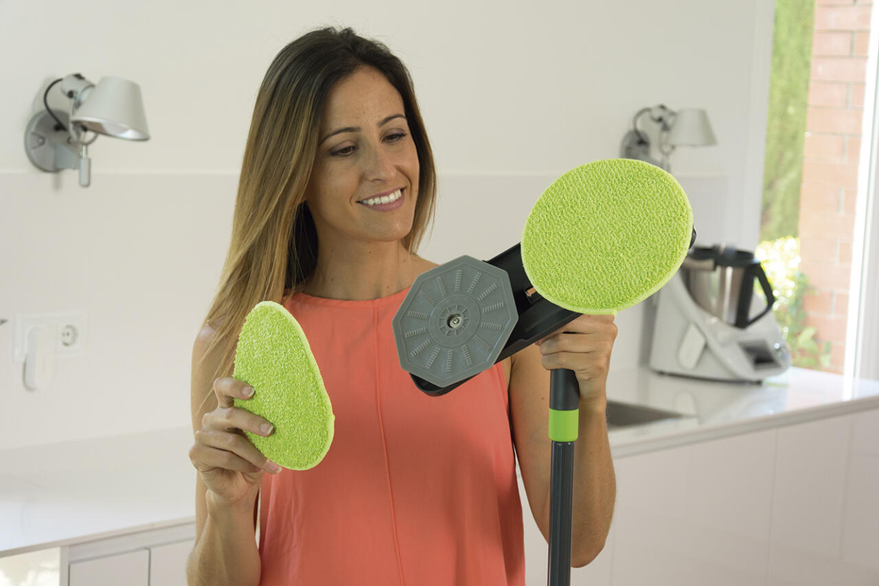 Mopa giratoria 360º que limpia, seca y pule en un solo paso